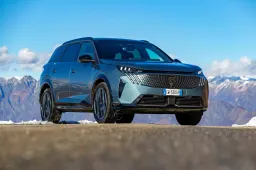 Prova Peugeot e-5008: viaggiare in elettrico senza stress. Prezzi e info