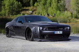 L’auto più larga del mondo è una Dodge Challenger davvero estrema