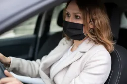 Mascherina obbligatoria in auto, moto e bici? Cosa dice il Dpcm ottobre 2020