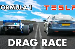 Tesla VS F1: l'elettrico contro il V10 aspirato di fine anni '90 [VIDEO]