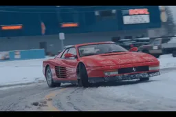 Neve e Ferrari Testarossa? Derapate che sembrano una magia [VIDEO]