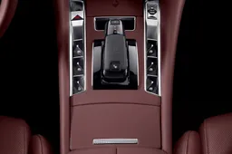 DS 9 E-Tense: parcheggio senza pensieri con il Park Pilot