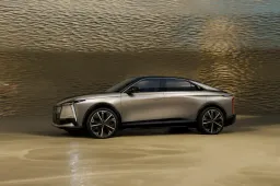 DS N°8: ecco i prezzi di listino. Da ora si può ordinare