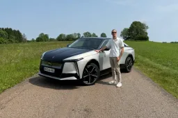 Prova DS N°8: come va l'ammiraglia elettrica francese dal DNA italiano