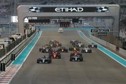 Gran Premio Abu Dhabi, gara: Hamilton fa quello che vuole, secondo Vettel, OUT Raikkonen