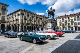 Ferrari 250 GTE: a Torino il grande ritorno delle “quattro posti” più eleganti di Maranello