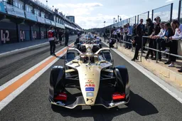 DS Techeetah scalda i muscoli per il via della quinta stagione