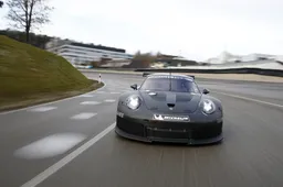 La Nuova Porsche 911 RSR inizia i test