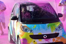 Smart sceglie la Color Run per colorare le città