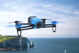 Parrot Bebop Drone: l'action camera filma dal cielo