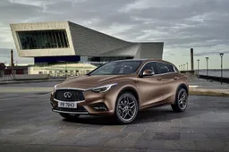 Infiniti Q30: la premium compatta “Active”