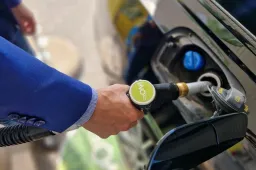 Apre ad Asti il distributore ecodiesel HVO100: più economico e green
