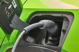 Tra dieci anni la metà degli italiani vorrà un'elettrica