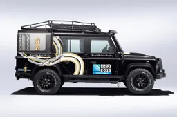 Il Land Rover Defender trasporterà la Coppa del Mondo di Rugby