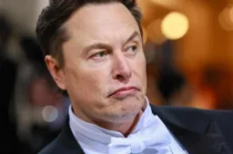 Musk stuzzica Jaguar: “Vendete auto?”