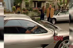 Elon Musk nel 1999 ritirava la sua prima supercar: oggi è l'uomo più ricco del mondo [VIDEO]