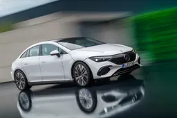 Mercedes EQE: si aprono gli ordini, i prezzi in Italia delle due versioni