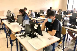 Esame teoria patente: c'è chi lo supera grazie alla mascherina