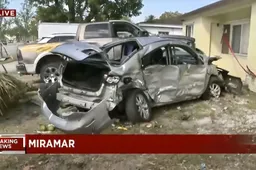 Tesla: tragico e rovinoso schianto a 160 km/h [VIDEO]