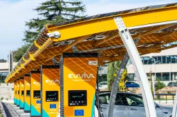 Ricarica “scontata”, ma a caro prezzo: Ewiva abbassa le tariffe, restano sopra gli 0,85€/kWh