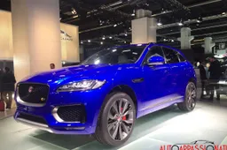 La Jaguar F-Pace compie il giro della morte