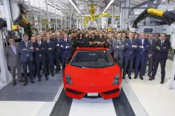 L'ultima Lamborghini Gallardo ha lasciato la linea di produzione
