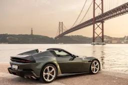 Ferrari fa il pieno di profitti, ma ora rischia la stangata USA