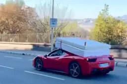 La Ferrari 458 Italia può essere utilizzare per fare un trasloco [VIDEO]