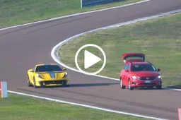 Prove di sorpasso per la Ferrari 812 Competizione? La realtà è un'altra [VIDEO]