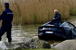 Finisce con una Ferrari 812 GTS dentro il Lago di Garda: interviene il carro attrezzi