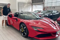 Dopo Fedez, anche lo juventino Federico Chiesa si è regalato una nuova Ferrari