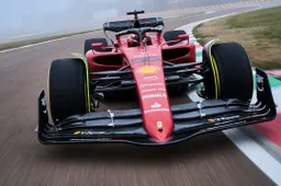 A Fiorano il debutto della F1-75: la nebbia non ha frenato l'entusiasmo