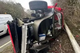 Una Ferrari F40 distrutta in un incidente: danno incalcolabile [FOTO]