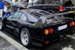 Questa Ferrari F40 nera avvistata a Parigi è pura pornografia