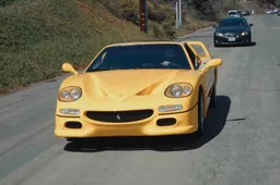 Una Pontiac Fiero modificata per "sembrare" una Ferrari F50. Epic fail? [VIDEO]