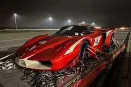 Un carico pieno di Ferrari su un cargo a Milano Malpensa: i commenti sui social