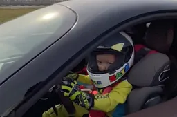 Bambino su una SF90 Stradale: il figlio d’arte da non imitare