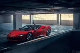 Niente Ferrari elettrica fino al 2025: Camilleri tranquillizza sul futuro del cavallino