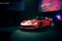 La Ferrari SF90 Stradale al debutto in Giappone: livrea inedita
