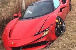 Mai mettersi contro una Dacia Duster, anche se ti chiami Ferrari SF90 Stradale