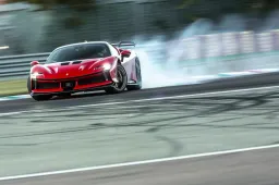 La Ferrari SF90 XX è la stradale più veloce di sempre a Fiorano