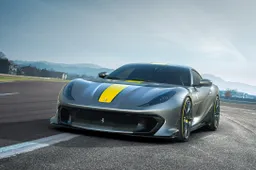 Prime immagini della nuova V12 Ferrari: inizia il countdown