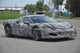 Nuove foto della Ferrari V6 camuffata: quando il debutto?
