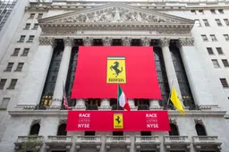 Ferrari supera Tesla in borsa nel 2022, Maranello davanti a Cupertino