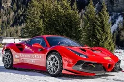 Ferrari 488 Challenge EVO in drift su una pista di ghiaccio [VIDEO]