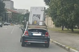 Noleggiare un furgone? Il trasporto XL di una FIAT 500 Cabrio