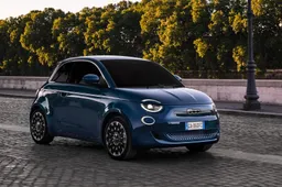 Fiat 500 elettrica “la Prima”: ora in vendita la berlina. Prezzo e informazioni