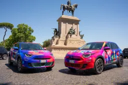FIAT 600 Hybrid promuove l'uscita di Inside Out 2: prosegue la partnership con Disney