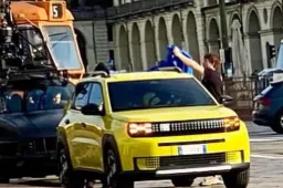 La nuova FIAT Grande Panda immortalata in centro a Torino