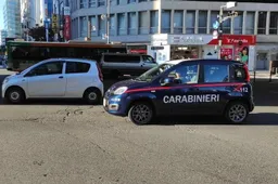 In Giappone con una Fiat Panda dei Carabinieri falsa: in Italia sarebbe da Codice Penale